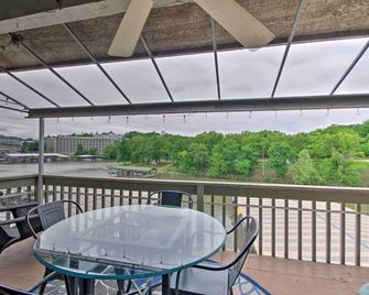 2 Mi to Margaritaville Resort Lake-View Retreat! - Osage Beach - Balcony