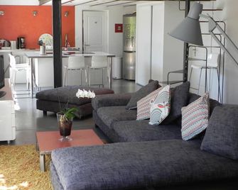 A Good Deal For September: A Peaceful Heaven In The Heart Of Luberon - Cucuron - Sala de estar