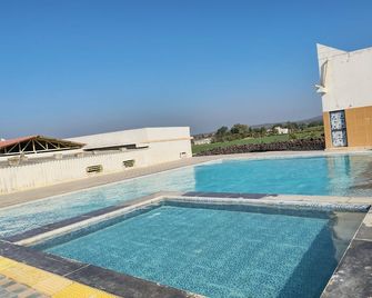 Gir Rajwadi Farm & Resort - Sasan Gir - Pool