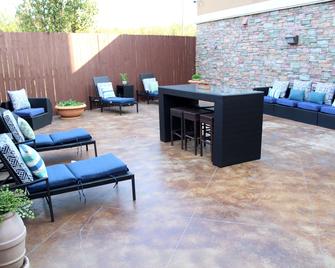 Hampton Inn & Suites Mount Pleasant - Mount Pleasant - Patio