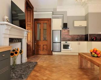Signature - Linden House Flat 1 - Airdrie - Kitchen