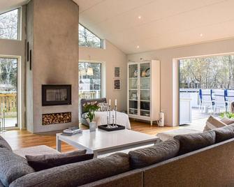 3 Bedroom Cozy Home In Sölvesborg - Sölvesborg - Obývací pokoj