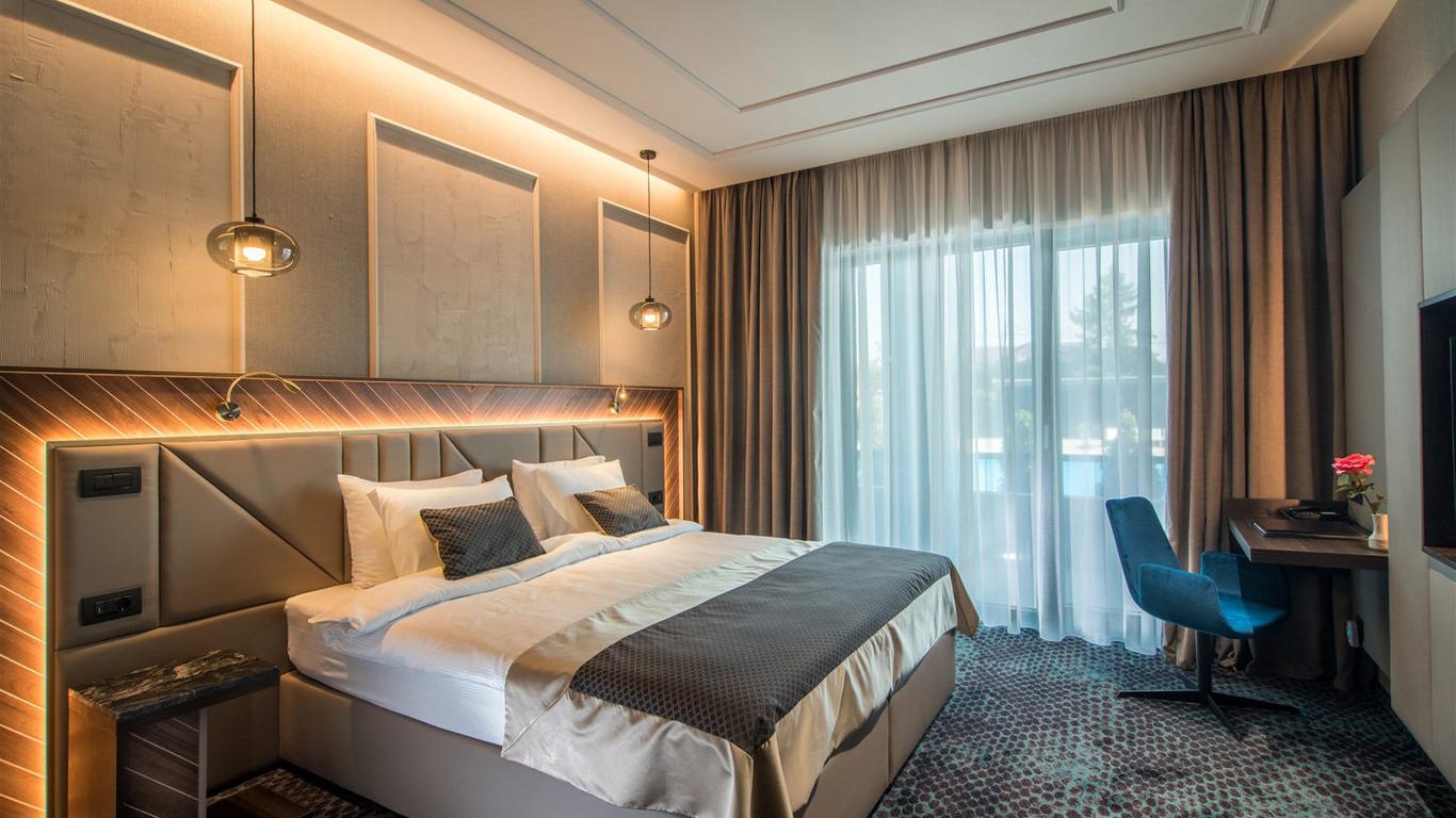 سكاي بلو هوتل آند سبا