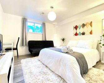 Sunrise Tree Guest House - Toronto - Bedroom