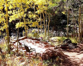 Simple Mountain Cabin On The Banks Of The Mighty Saint Vrain Creek - Allenspark - Restaurant