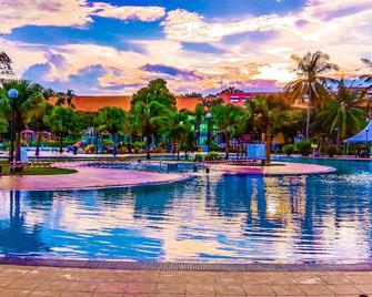 De Rhu Beach Resort - Kuantan - Bể bơi