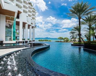 Royal Cliff Grand Hotel Pattaya - Pattaya - Pool