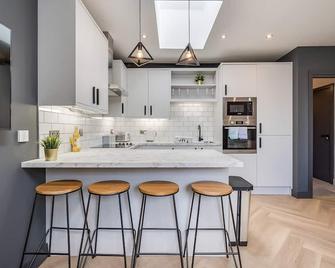 Central Belfast Apartments: University Street - Belfast - Cozinha