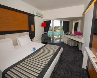 Ladin Hotel - Cesme - Bedroom