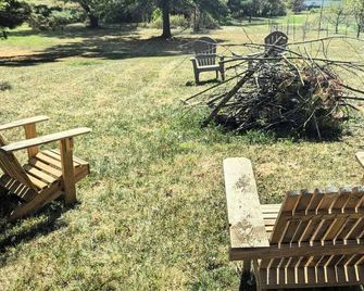 Come Relax in our Rustic Retreat Lafayette!! - Medina - Terasa