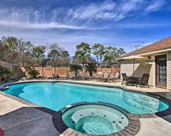 Houston Home with Private Outdoor Pool! - Houston - Uima-allas