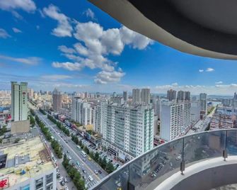 Dandong Yuelai Cinema Themed Homestay (Tianci Future City Branch) - Dandong - Balkon