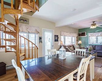 Seaside Heights Home - A Quiet Retreat In It All - Seaside Heights - Dining room