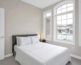 Beautiful bungalow by the water - Quinte West - Bedroom