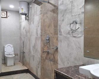Mayur Hotel - Dimāpur - Bathroom