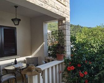 Apartment Tina - Smokvica - Balcón