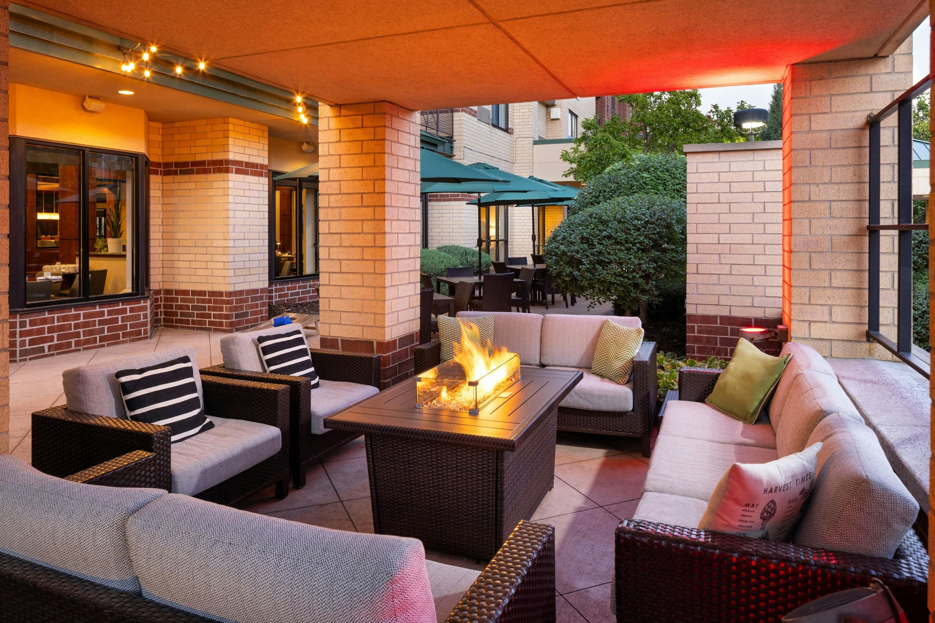 Courtyard by Marriott Bloomington by Mall of America - בלומינגטון - פטיו