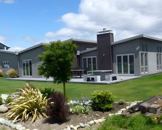Bella Rosa Bed And Breakfast - Te Anau - Building