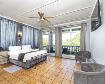 ذا نمبر 1 هوتل آند كامبسايت فيكتوريا فولز - شلالات فيكتوريا - غرفة نوم