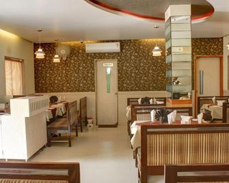 Hotel Corona - Bharūch - Restaurante