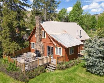 The Salmon River Home - On the Banks of the Salmon River - Stanley - Building