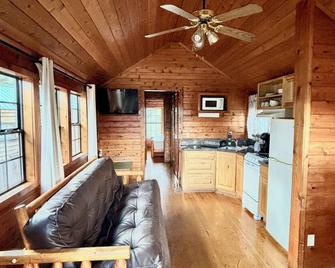 Mendocino Redwoods Rv Resort - Willits - Вітальня