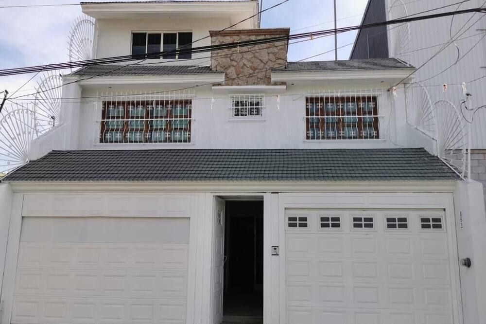 Comfortable, spacious and beautiful residence located next to the Prologis industrial park. - Guadalajara - Bygning