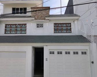 Comfortable, spacious and beautiful residence located next to the Prologis industrial park. - Guadalajara - Bygning
