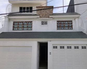 Comfortable, spacious and beautiful residence located next to the Prologis industrial park. - גוואדאלחארה - בניין