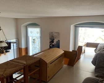 Studio 4 à 6 personnes avec balcon à Barèges domaine Grand Tourmalet - Barèges - Huiskamer