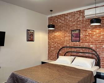 Malinkin Grad Guest House - Anapa - Schlafzimmer