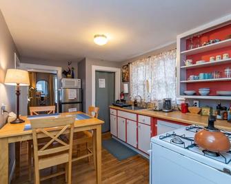 Perfectly Located Private Apartment - Burlington - Cocina