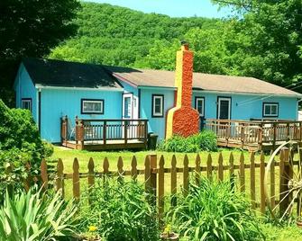 Catskill Cottage - Cozy Getaway For Up To 6, near Windham & Hunter, NY skiing - Prattsville - Edificio