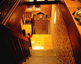 Temple House - Patan - Escaleras