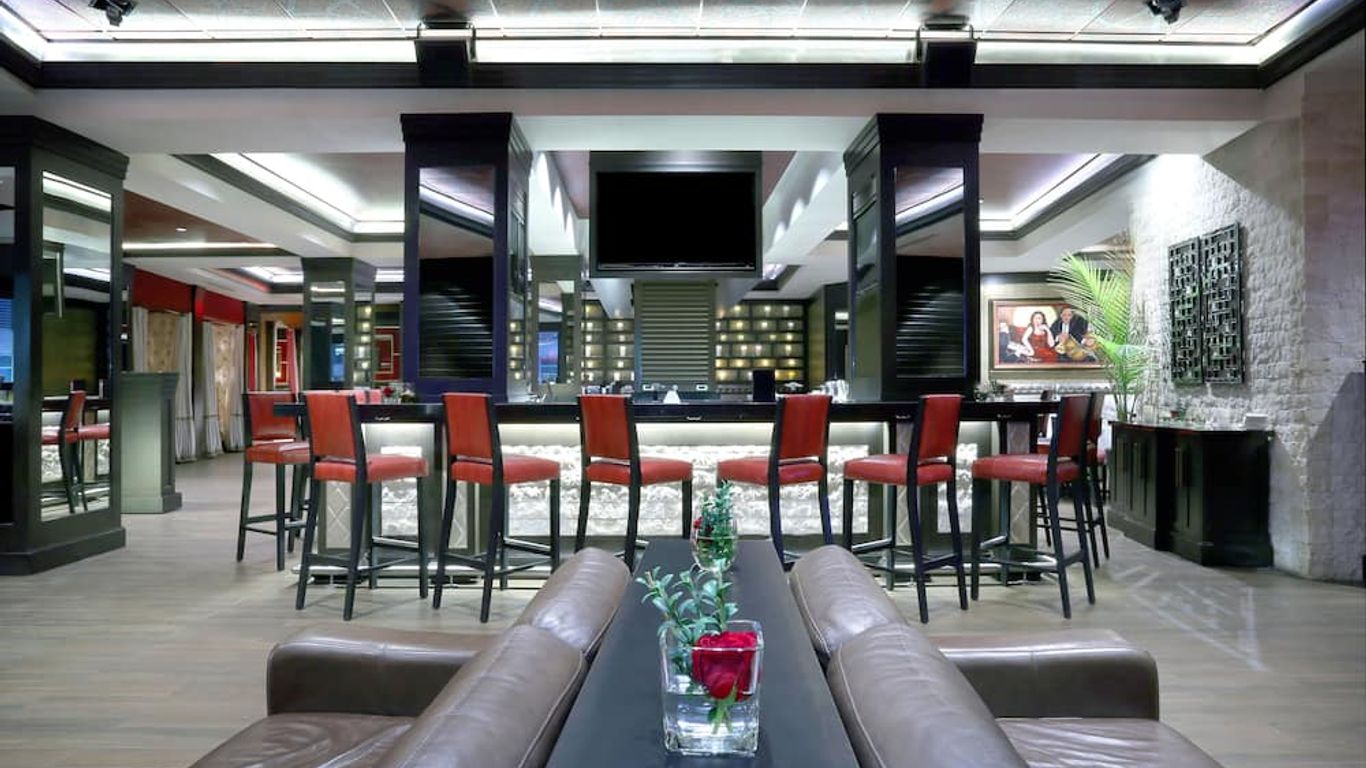 Wyndham Grand Fallsview Hotel