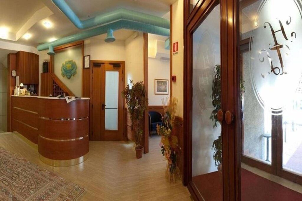 هوتل تري ليوني