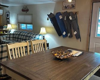 Cozy Cottage on Blue Ridge Road - Clarington - Dining room