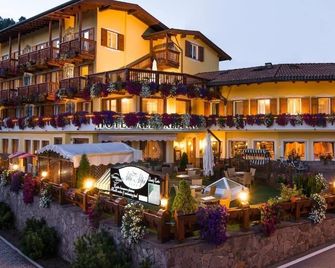 Hotel Alle Alpi - מואנה - בניין