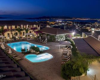 Hotel Palau - Palau - Piscina