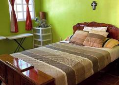 Casa hogareña con excelente ubicación en la ciudad - Felipe Carrillo Puerto - Bedroom