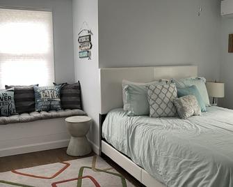 Win-Win! Relax At Our Place Or Relax At The Lake - Wolfeboro - Bedroom