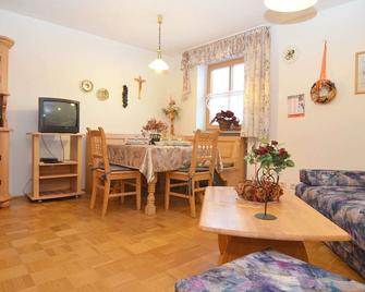 Tranquil apartment in Schönsee with sauna - Schönsee - Dining room