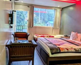 Hotel Grand Paradise Inn - Kodaikanal - Bedroom