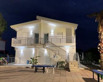 Villa Rosy - Butera - Building