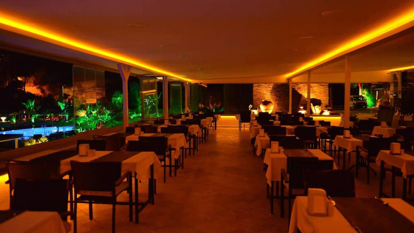 Manaspark Deluxe Hotel