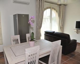 Domaine la Garenne - Saint-Marc-Jaumegarde - Comedor