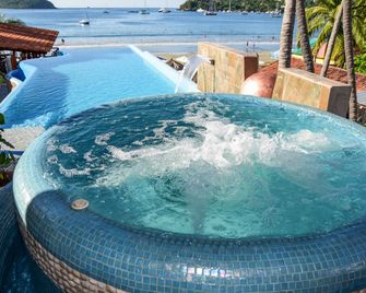 Arena Suites - Zihuatanejo - Pool