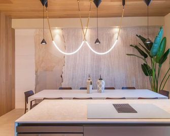 Super Beachfront Penthouse for Families with Breakfast, 2 Parking Spaces, Private Beach - Fano - Dining room