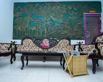 Thilaka City Hotel - Anuradhapura - Sala de estar