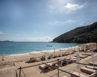 Enjoy Lichnos Bay Village, Camping, Hotel and Apartments - Parga - Strand